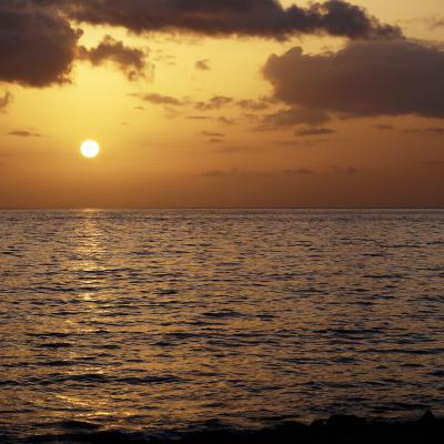 Photo soleil couchant au dessus de la mer